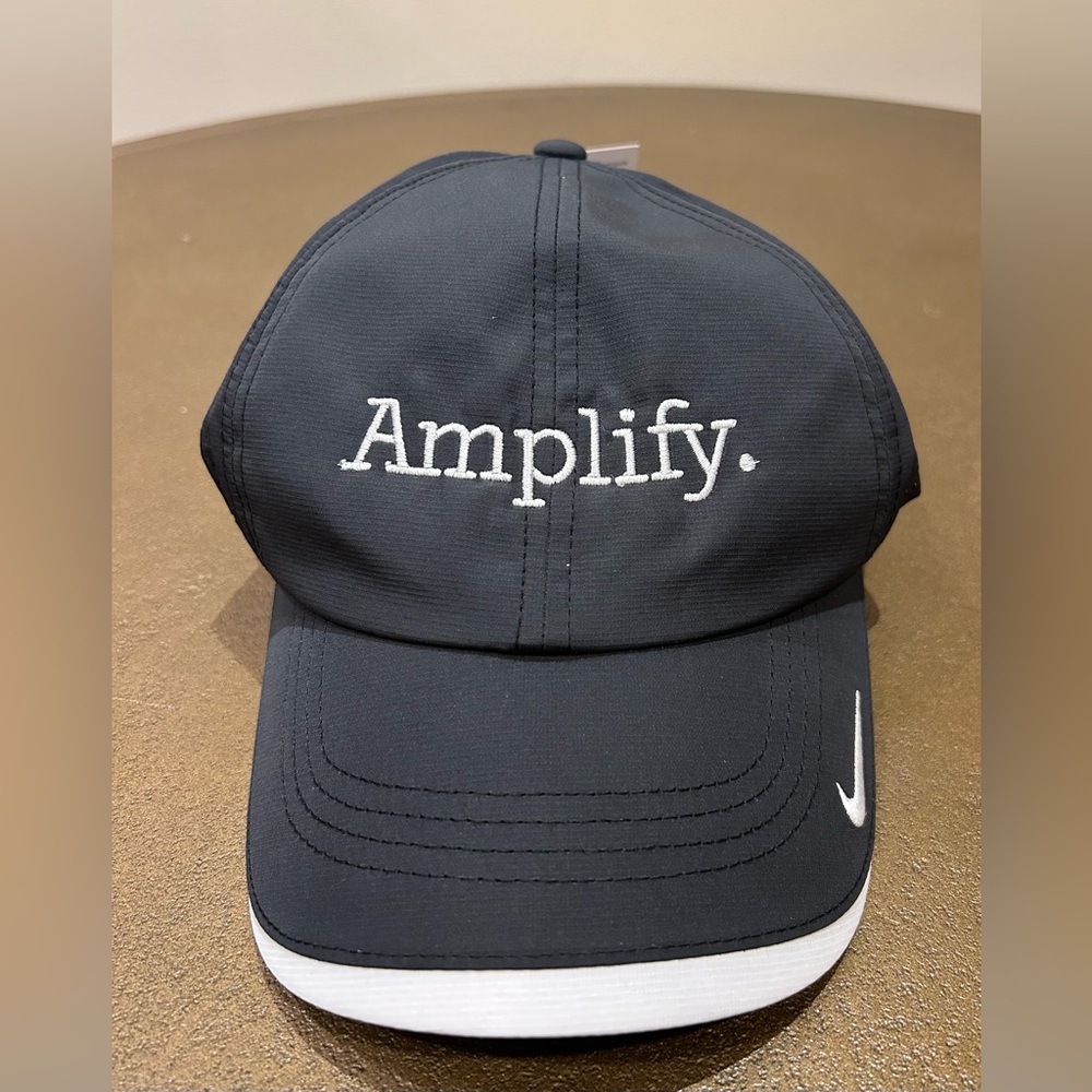 NIKE Dri-Fit Adjustable M/L Baseball Cap With Amplify Logo, Black/white